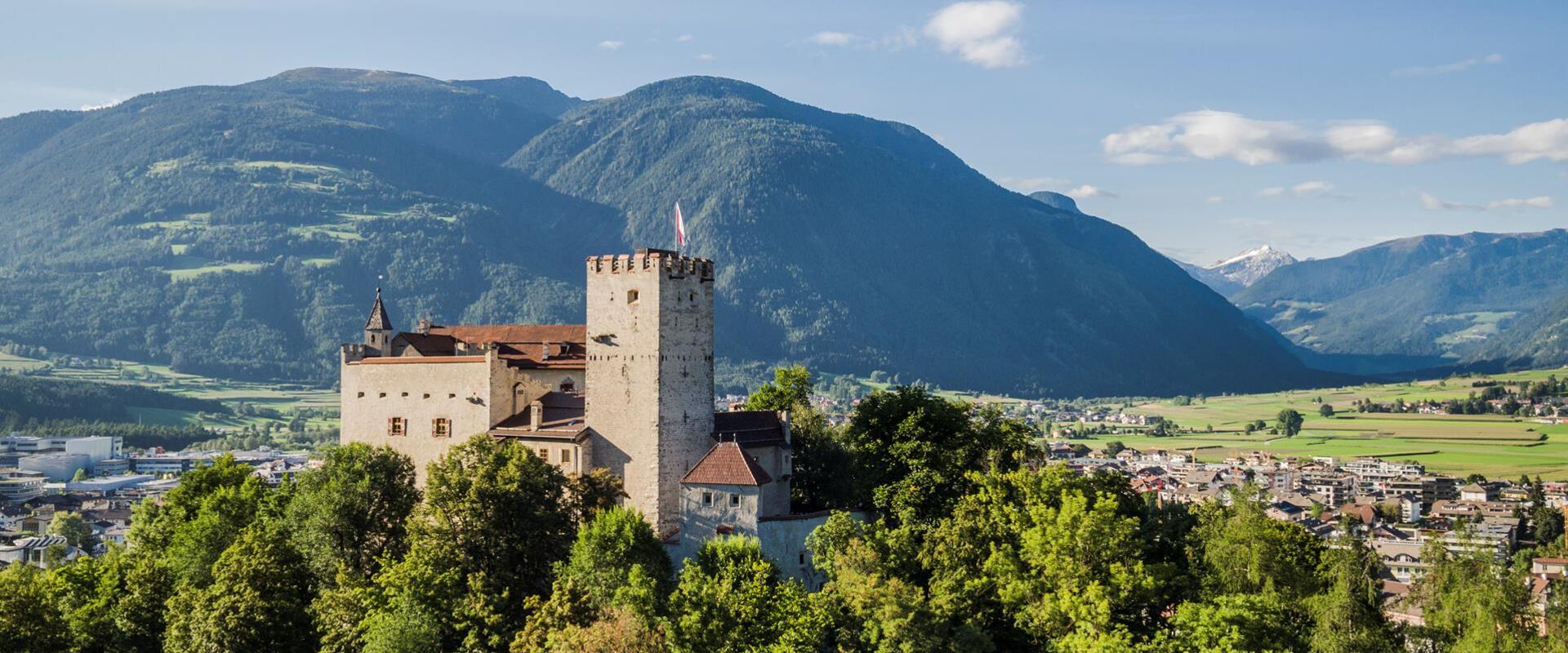 schloss-bruneck-idm06224hawi-1